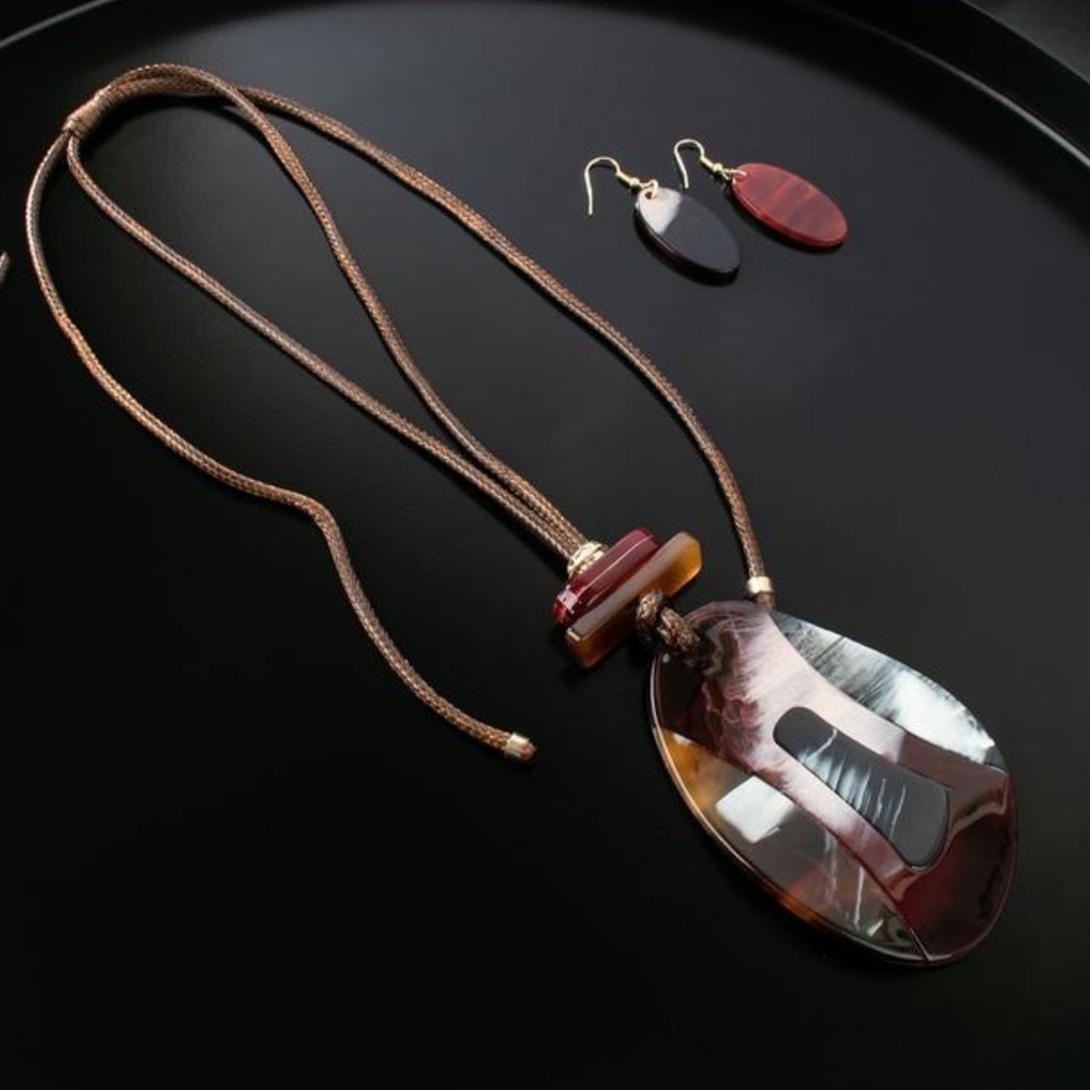 Red Resin/Acrylic Necklace Set